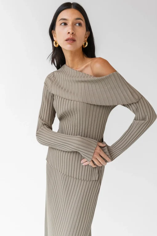 OFF THE SHOULDER LONG SLEEVE TOP