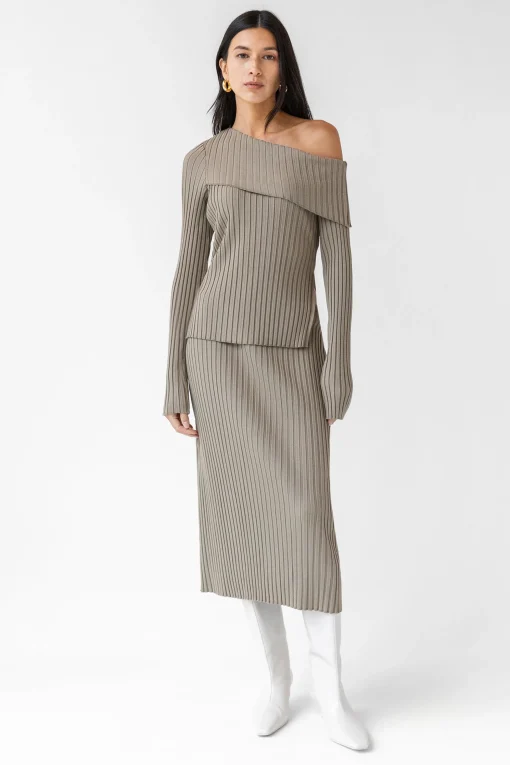 OFF THE SHOULDER LONG SLEEVE TOP