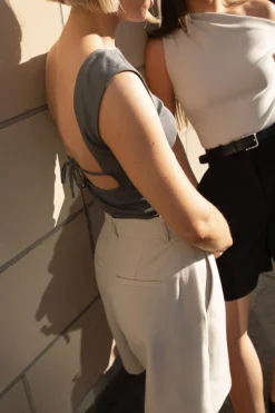 OPEN BACK KNIT TOP