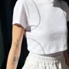ORGANIC COTTON CROPPED TEE WITH STITCHING