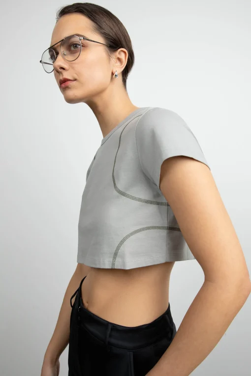 ORGANIC COTTON CROPPED TEE WITH STITCHING