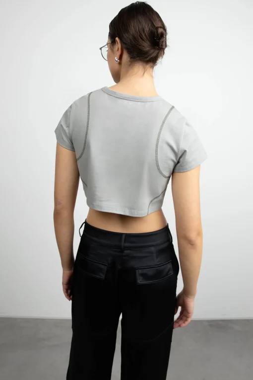 ORGANIC COTTON CROPPED TEE WITH STITCHING