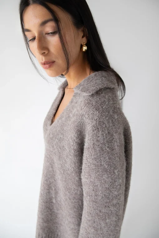 OVERSIZED COLLARED V-NECK SWEATER