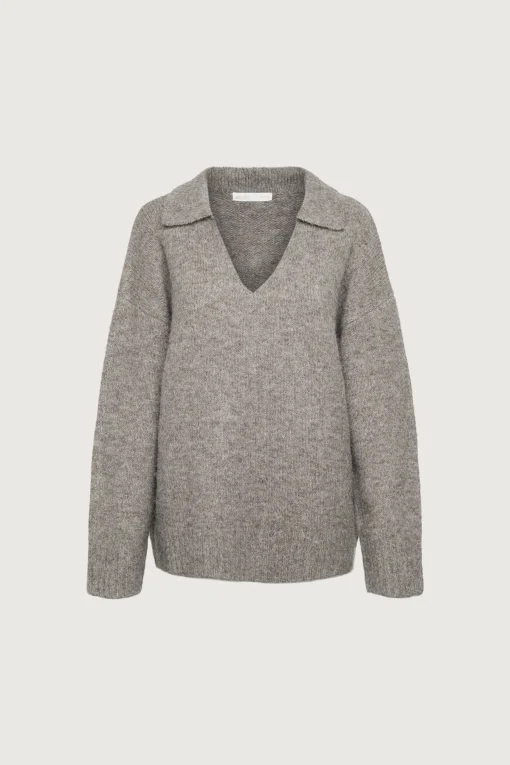 OVERSIZED COLLARED V-NECK SWEATER