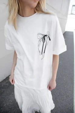 OVERSIZED T-SHIRT WITH BOW GRAPHIC