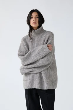 OVERSIZED ZIP-UP CARDIGAN