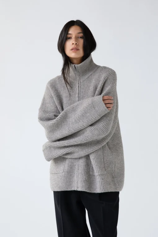 OVERSIZED ZIP-UP CARDIGAN