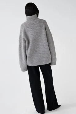 OVERSIZED ZIP-UP CARDIGAN