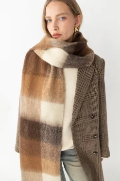 PATTERNED SCARF WITH TASSELS
