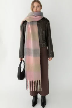 PATTERNED SCARF WITH TASSELS