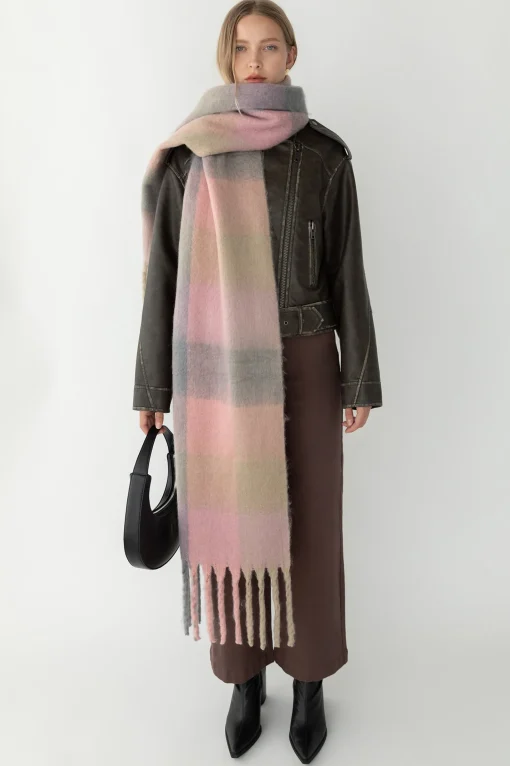 PATTERNED SCARF WITH TASSELS
