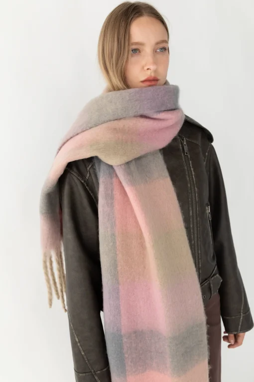 PATTERNED SCARF WITH TASSELS