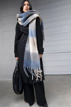 PATTERNED SCARF WITH TASSELS