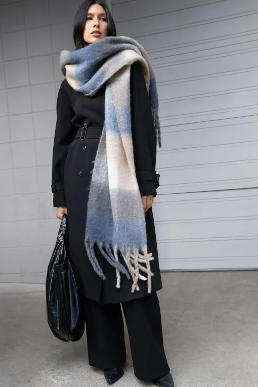 PATTERNED SCARF WITH TASSELS