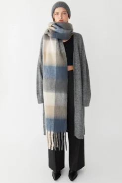 PATTERNED SCARF WITH TASSELS