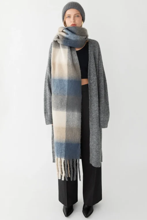 PATTERNED SCARF WITH TASSELS