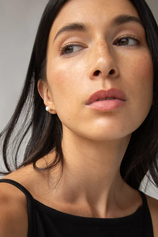 PEARL AND BAR EARRING
