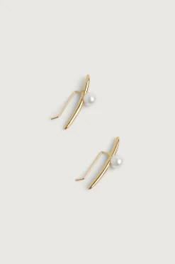 PEARL AND BAR EARRING
