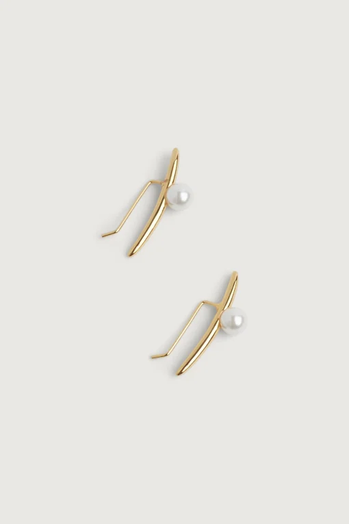 PEARL AND BAR EARRING