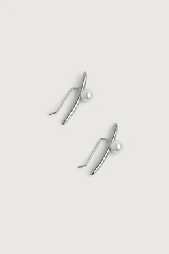PEARL AND BAR EARRING