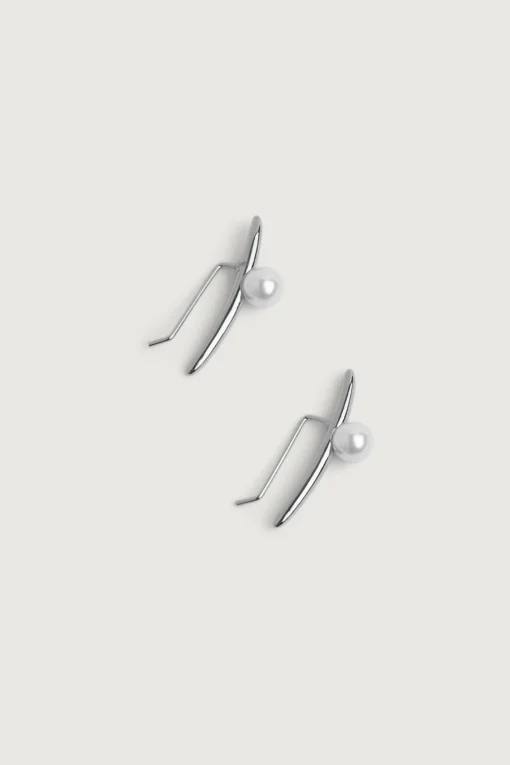 PEARL AND BAR EARRING