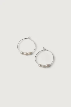 PEARL HOOP EARRING