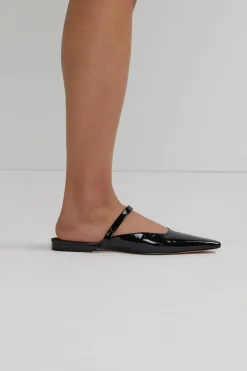 POINTED TOE FLAT