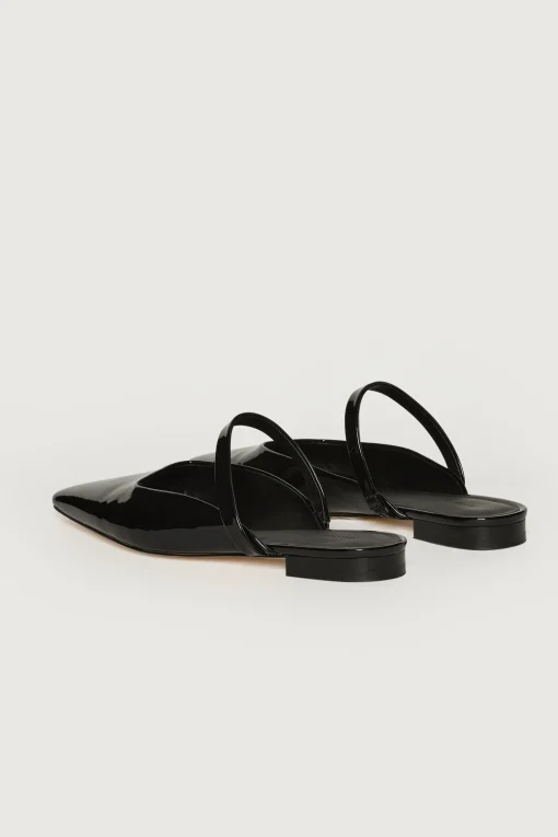 POINTED TOE FLAT