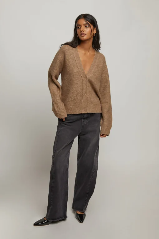 POINTED TOE FLAT