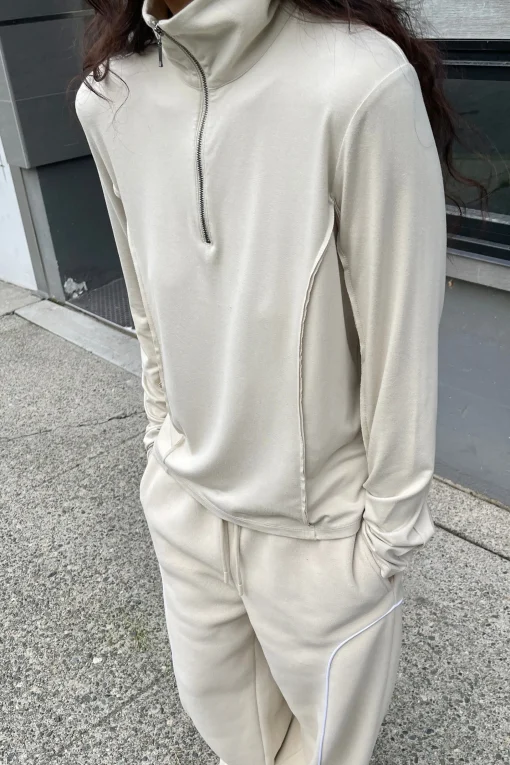 QUARTER ZIP SLEEVE TOP