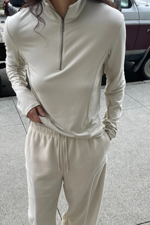QUARTER ZIP SLEEVE TOP