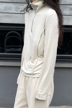 QUARTER ZIP SLEEVE TOP