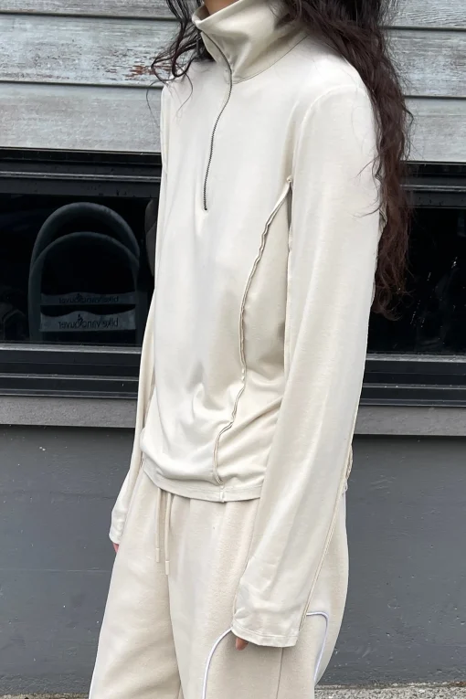 QUARTER ZIP SLEEVE TOP