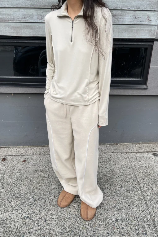 QUARTER ZIP SLEEVE TOP