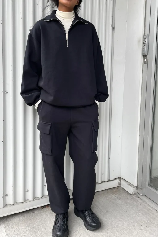 QUARTER ZIP SWEATSHIRT