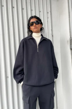 QUARTER ZIP SWEATSHIRT