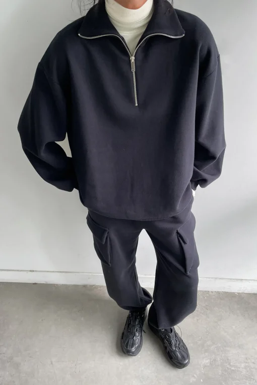 QUARTER ZIP SWEATSHIRT