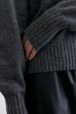 RELAXED FIT CREWNECK SWEATER