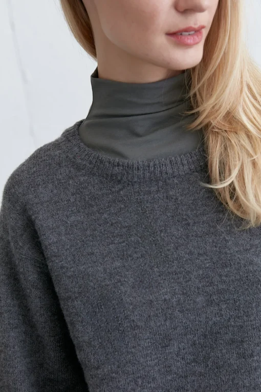 RELAXED FIT CREWNECK SWEATER