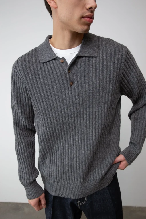 RIBBED POLO SWEATER
