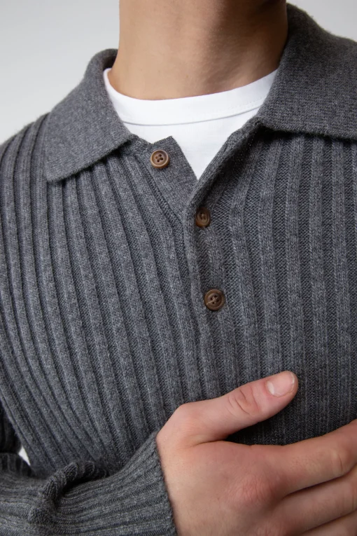 RIBBED POLO SWEATER