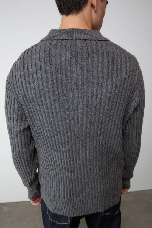 RIBBED POLO SWEATER