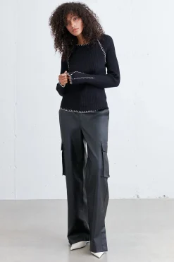 RIBBED SWEATER WITH CONTRAST STITCHING