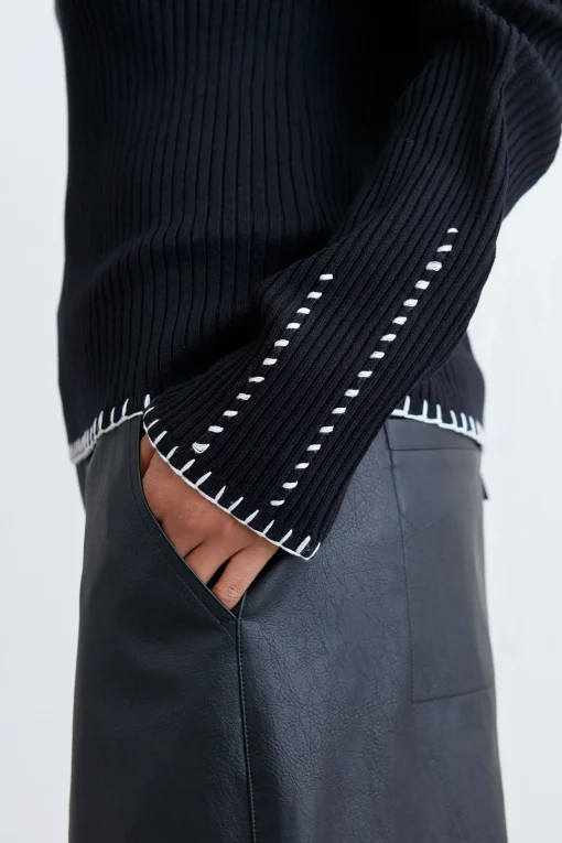 RIBBED SWEATER WITH CONTRAST STITCHING