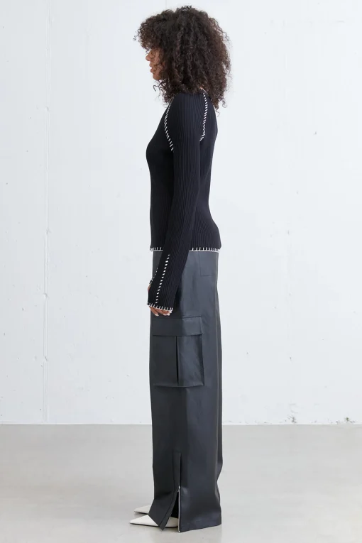 RIBBED SWEATER WITH CONTRAST STITCHING