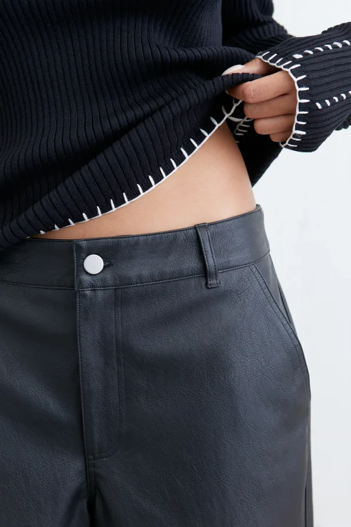 RIBBED SWEATER WITH CONTRAST STITCHING