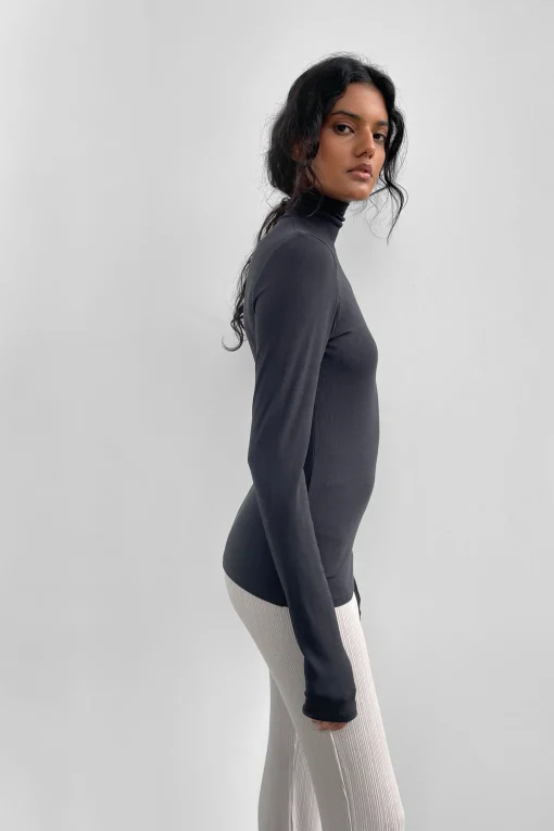 RIBBED TURTLENECK LONG SLEEVE