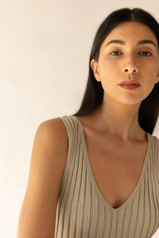 RIB-KNIT V-NECK TANK
