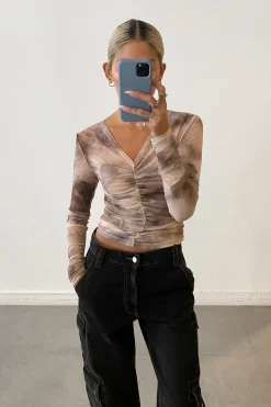 RUCHED FRONT MESH TOP