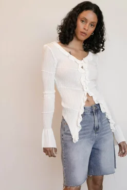 RUFFLED V-NECK LONG SLEEVE TOP